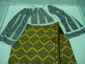 Romanian Traditional Costume Museum 02