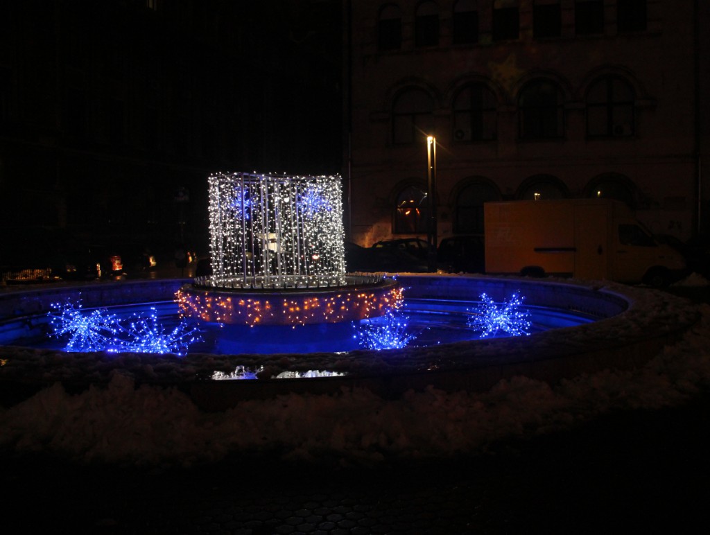 Christmas lights in Bucharest - the fountain in Piata Universitatii