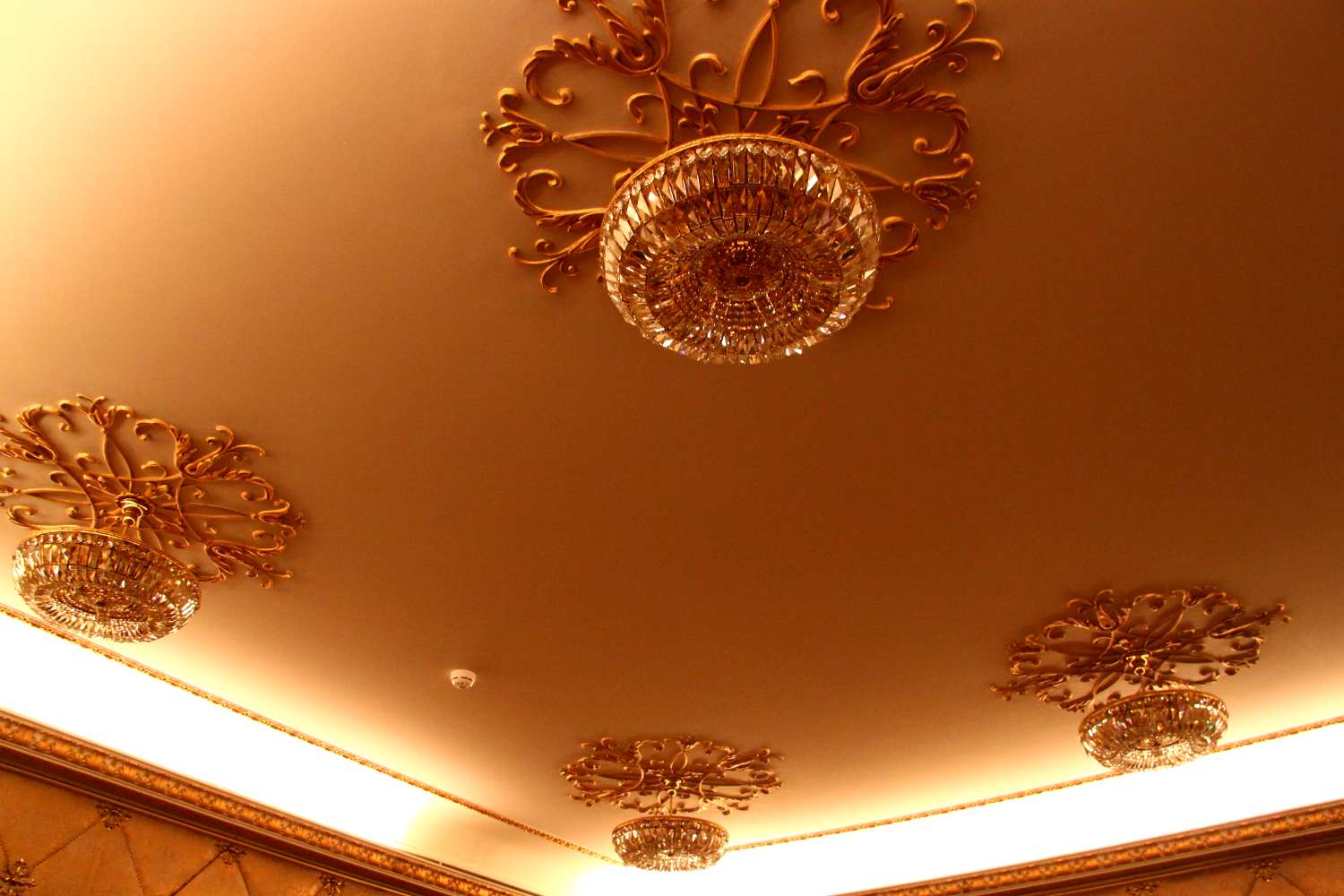 Primaverii (Spring) Palace, Ceausescu’s private residence - Cinema room - chandeliers