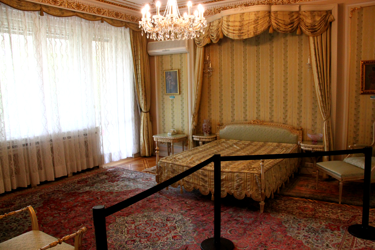 Primaverii (Spring) Palace, Ceausescu’s private residence - Zoe Ceausescu's bedroom