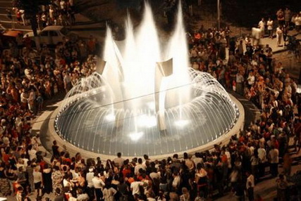 musical_fountain_craiovita_noua