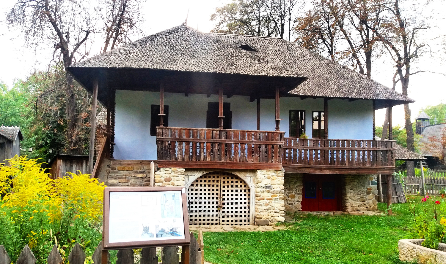 The house on the 10 Lei bill - the Village Museum Bucharest
