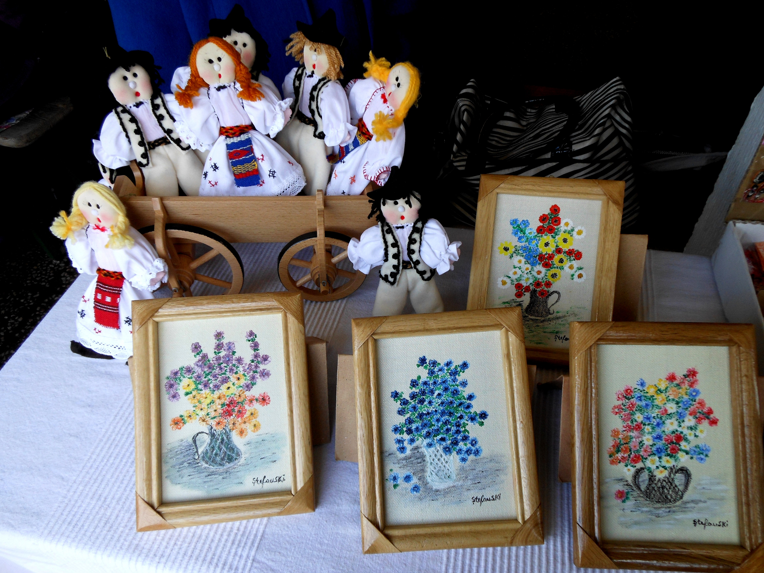 Romanian Traditional dolls and paintings