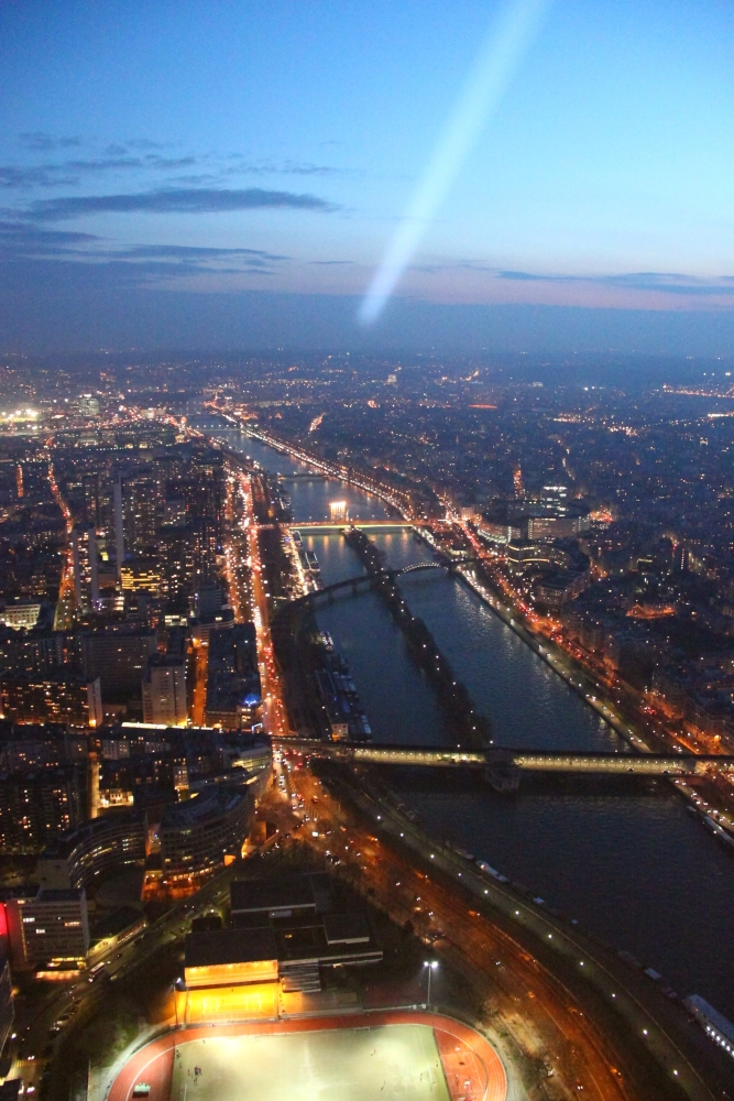 Eiffel Tower - Seine night laser