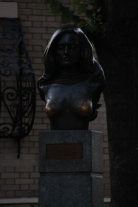 Dalida Bronze Statue in Paris