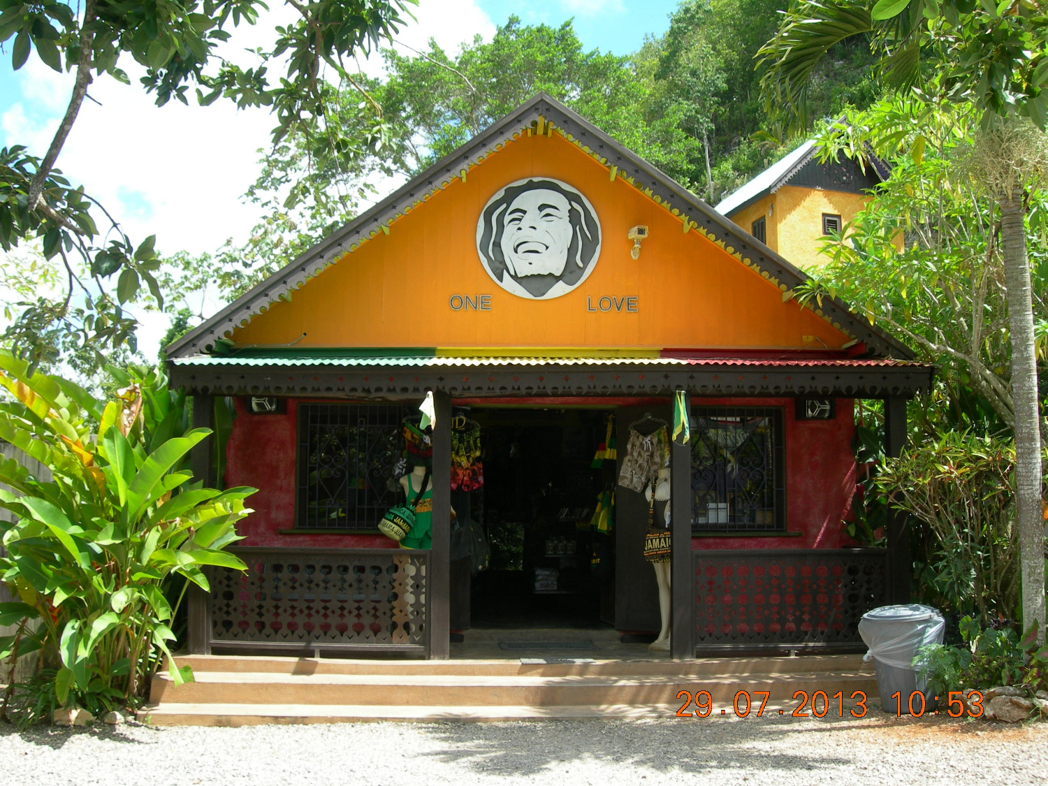 Interesting facts about Bob Marley's house and life; Photos included