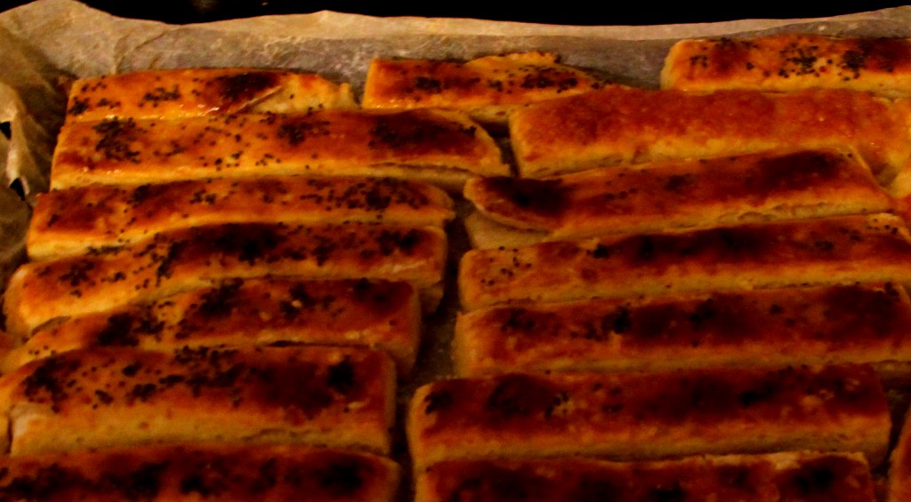 Saltines with poppy seeds 