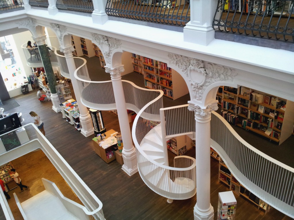 Carturesti Carousel - bookstore