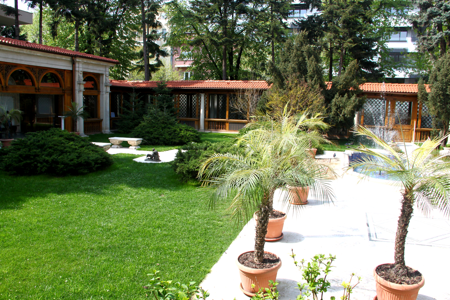 Primaverii (Spring) Palace, Ceausescu’s private residence - "summer garden