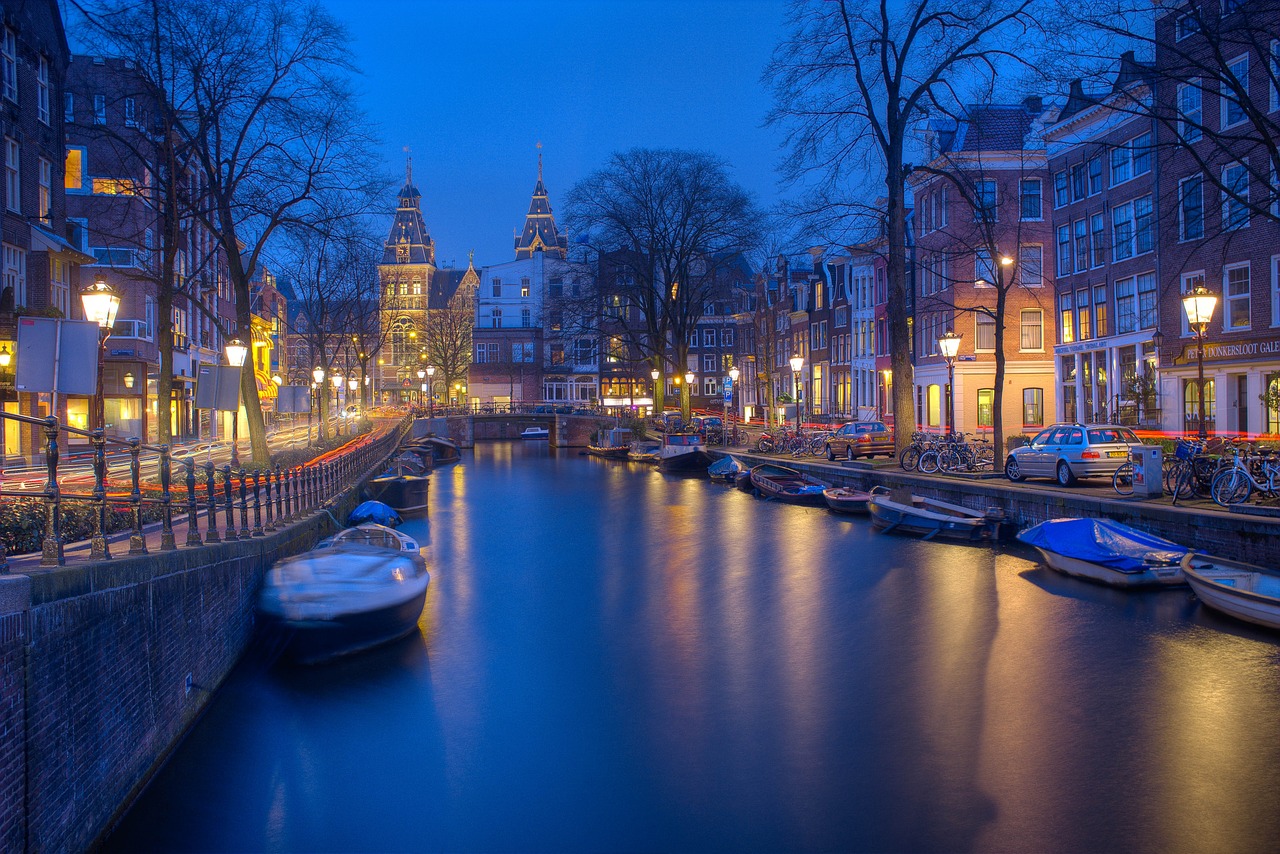 Amsterdam canals - night