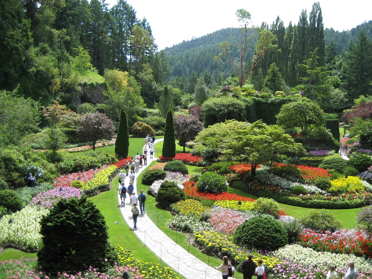 Butchart Gardens - Incredible Routes for Family Road Trips in Canada on a Budget