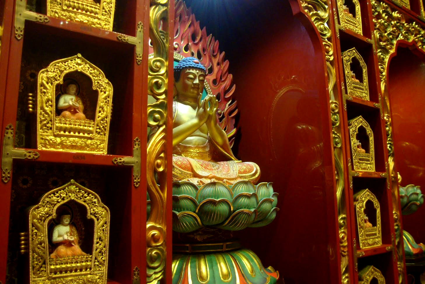 Chinatown tooth relic temple - Singapore