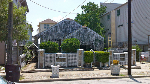 Beer Can House (flickr)