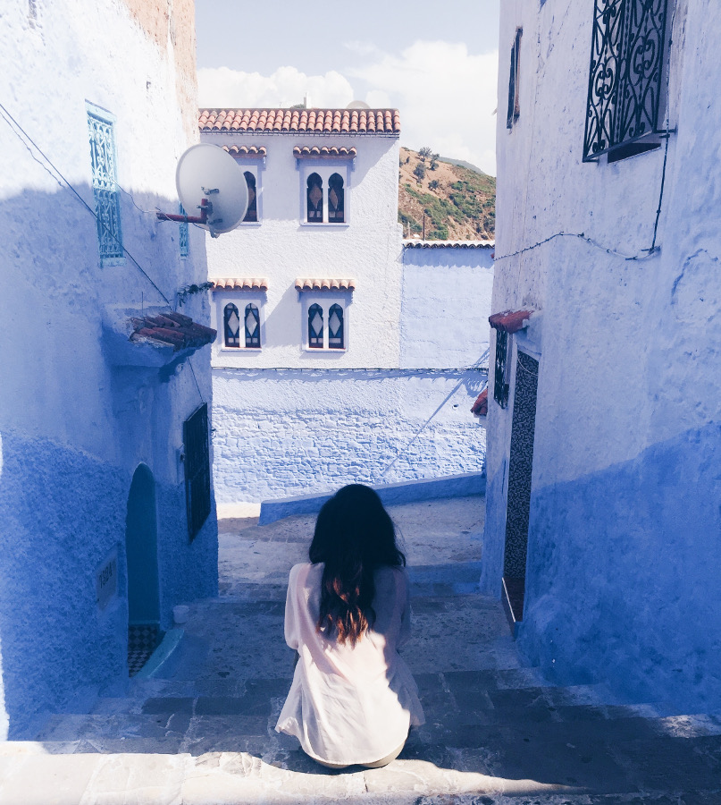 Colourful blue streets of Chefchaouen. Discover what you need to know before traveling to Morocco #Morocco #moroccotravel #traveltips