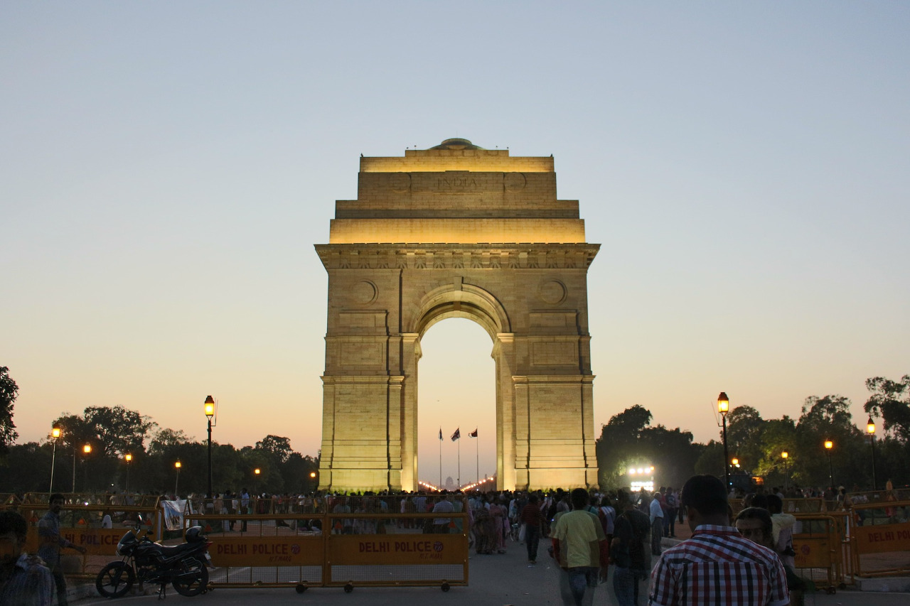 India Gate, Delhi - one of the best things to see in Delhi, India. Use this 3-day in Delhi, India travel itinerary by a local when planning your trip to Delhi. #Delhi #NewDelhi #olddelhi #India #Asia #Delhitravel #delhiguide #delhiitinerary