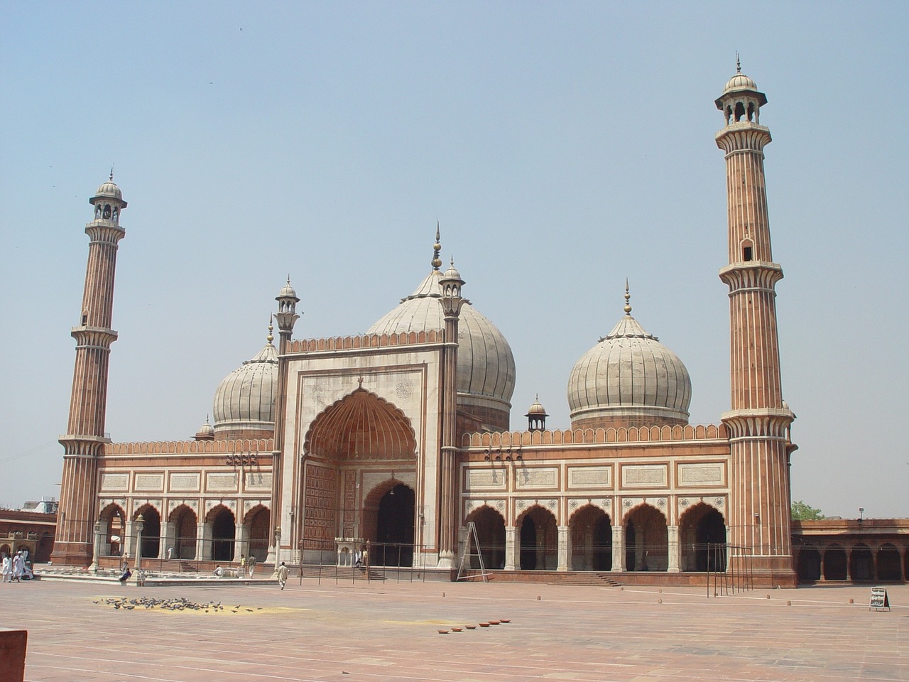 Picture of Jama Masjid in Delhi. Here's how to spend 3 days in Delhi, India - with recommendations for food in Delhi, Delhi attractions, and tips for Delhi from a local. #Delhi #NewDelhi #olddelhi #India #Asia #Delhitravel #delhiguide #delhiitinerary