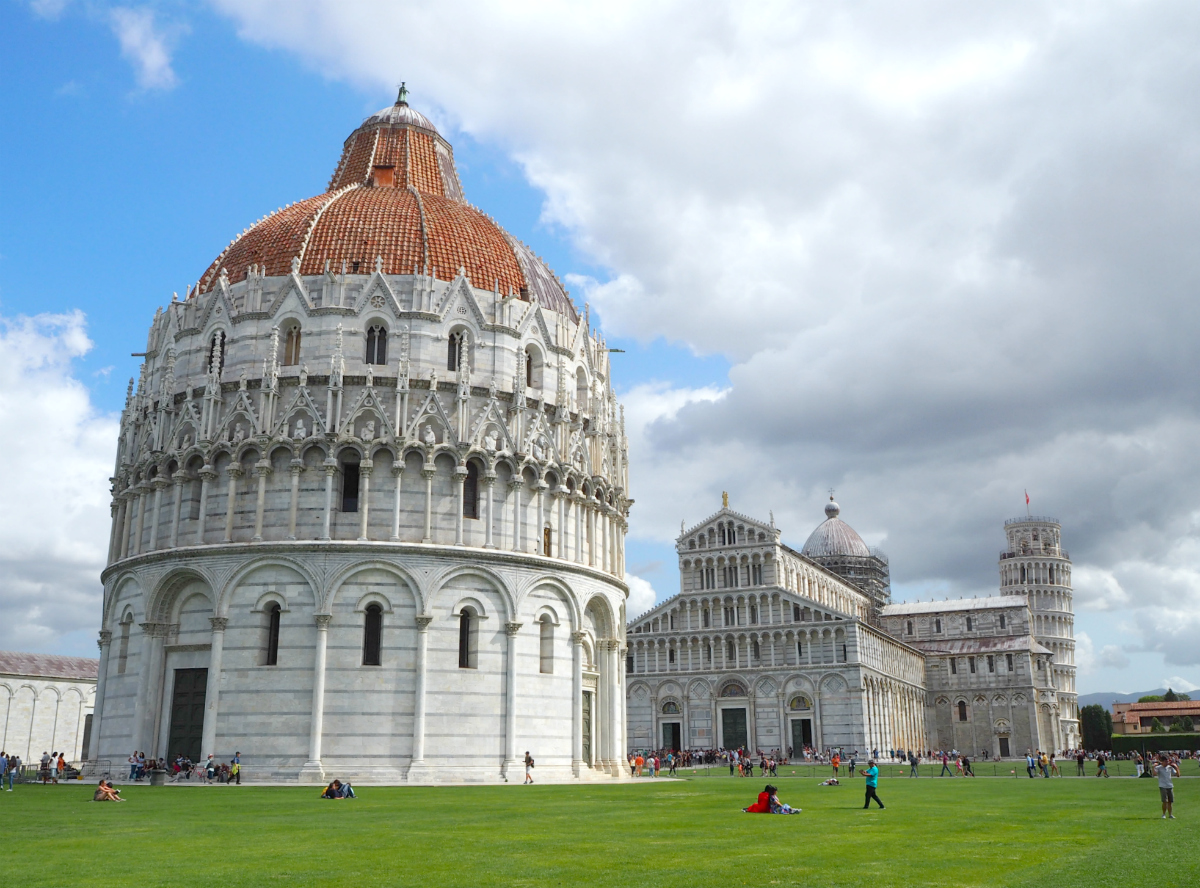 Piazza del Duomo, Pisa, Italy is one of the best UNESCO heritage sites in Europe. Read the article to discover more natural sites in Europe, and a list of world heritage in Europe to add to your bucket list. #UNESCO #unescosites #unescositeseurope #europeunesco #italyunesco #italy