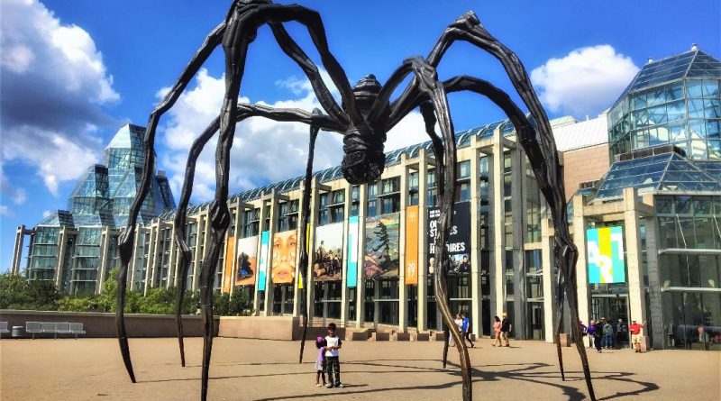 Maman - the huge spider sculpture in front of the National Gallery of Canada. Discover the best places to visit in Ottawa in 48 hours from this 2-day guide to Ottawa. #ottawa #ottawaitinerary #ottawacanada #ottawaattractions #ottawathingstodo