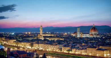 Florence, Italy is a famous European romantic destination. Discover 40+ romantic city breaks in Europe. #romanticeurope #europe #valentinesday #love #citybreakseurope #romanticdestinations