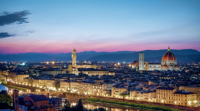 Florence, Italy is a famous European romantic destination. Discover 40+ romantic city breaks in Europe. #romanticeurope #europe #valentinesday #love #citybreakseurope #romanticdestinations