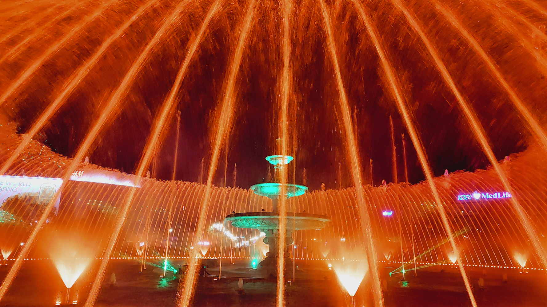 Union Square Bucharest fountain show: 
