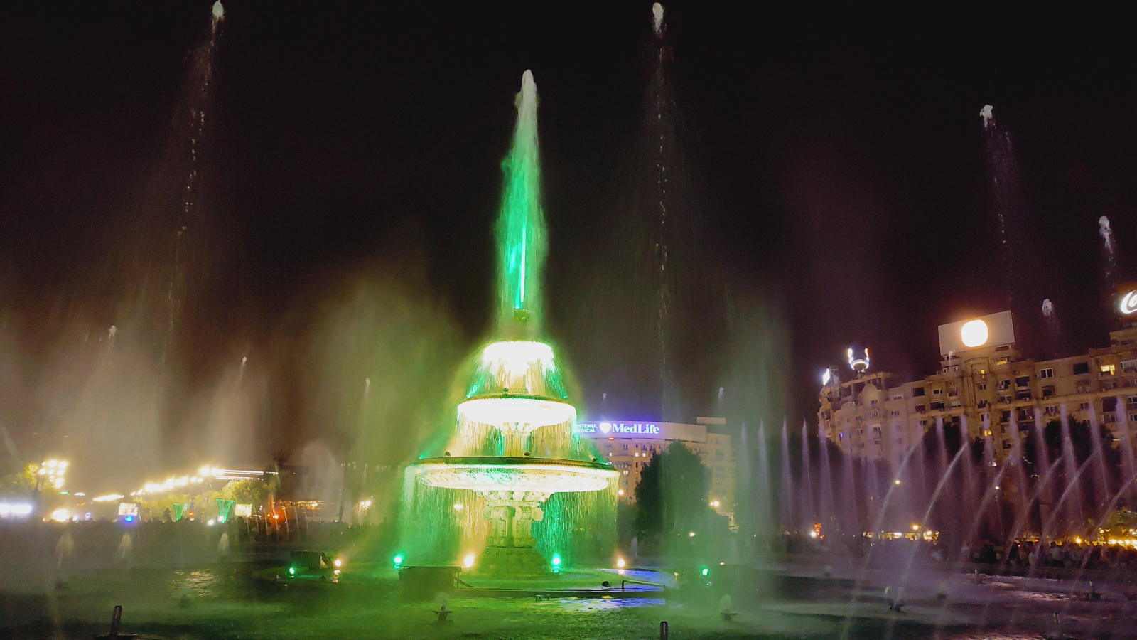Union Square Bucharest fountain show: 