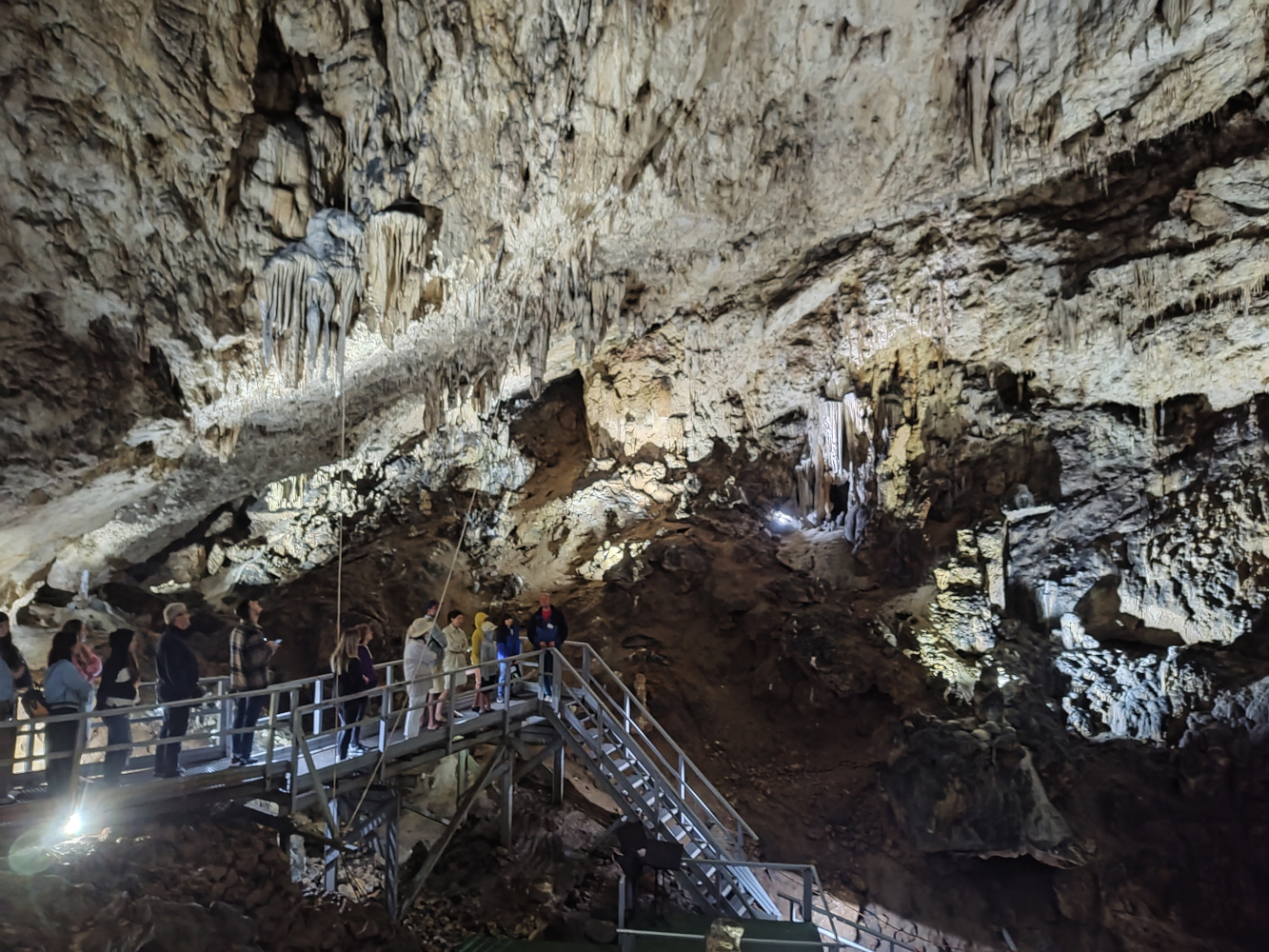 The Fortress Valley Cave (Peştera Valea Cetăţii) - Grand Hall