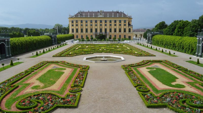 Imperial Elegance Unfolded: A Visitor’s Guide to Schloss Schönbrunn